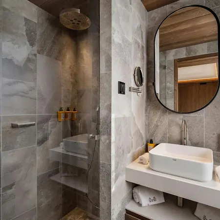 Neuf De Gamme à Avec Accès Aux Pieds - Fr-1-830-17 Appartement Courchevel