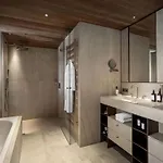 Appartement Neuf De Gamme à Avec Accès Aux Pieds - Fr-1-830-17 *